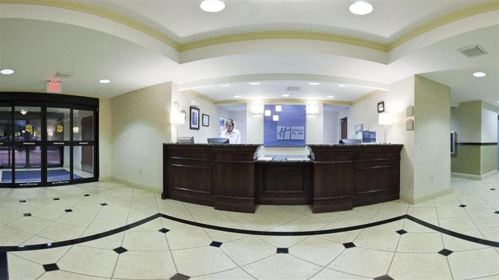 Holiday Express & By Ihg Muskogee
